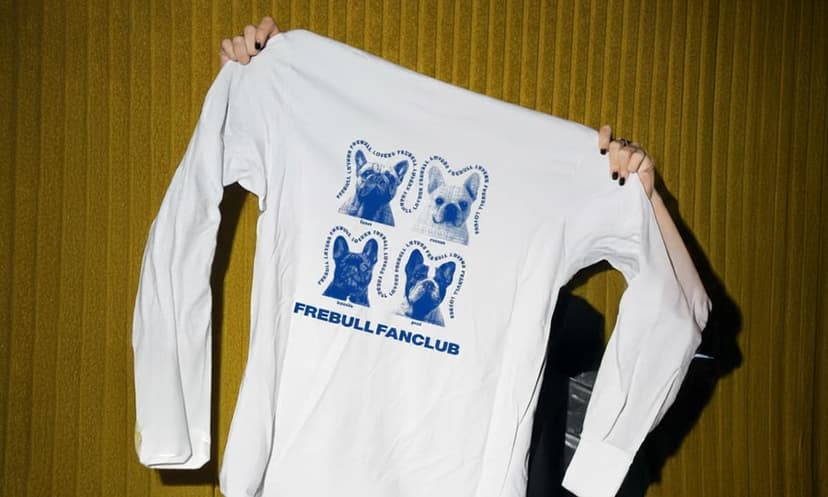 AKISHIKA designのFREBULL FANCLUBシリーズ、フレンチブルドッグの毛色を並べた白いTシャツ