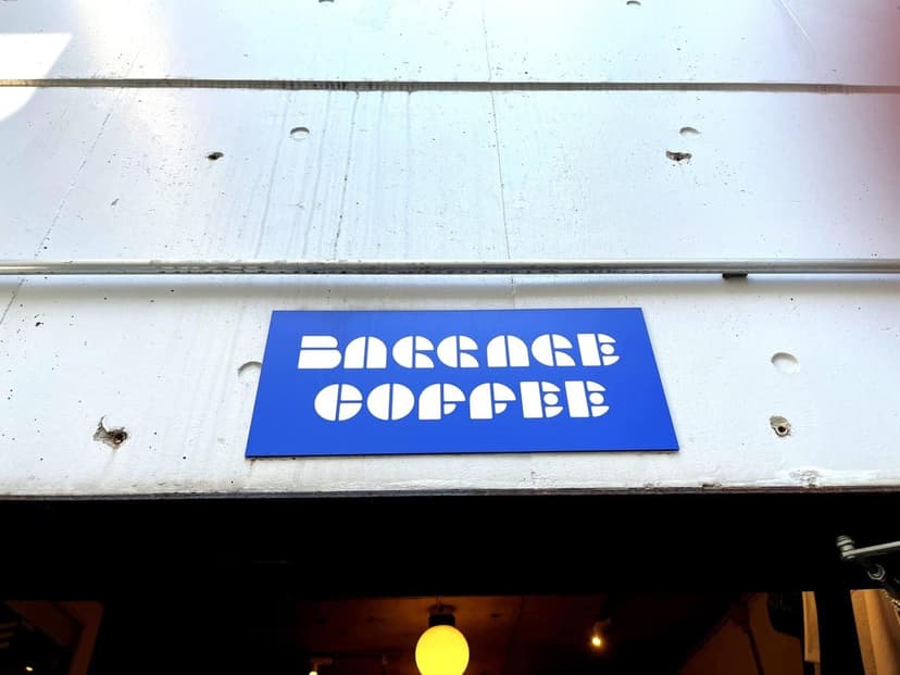 BAGGAGE COFFEEの青い看板