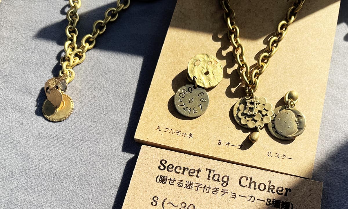 Hyggeの真鍮チョーカー、フルモォネ・オーブ・スターの3種類
