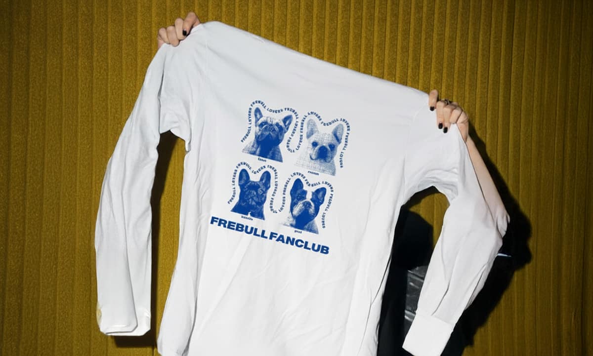 AKISHIKA designのFREBULL FANCLUBシリーズ、フレンチブルドッグの毛色を並べた白いTシャツ