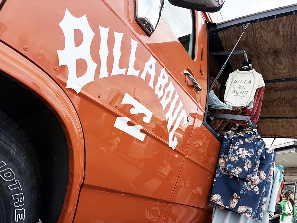 〈BILLABONG〉DOG WEARローンチ at 七里ヶ浜
