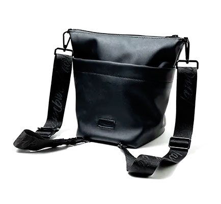 V〈Lambwolf Collective〉の4WAY防水バッグ